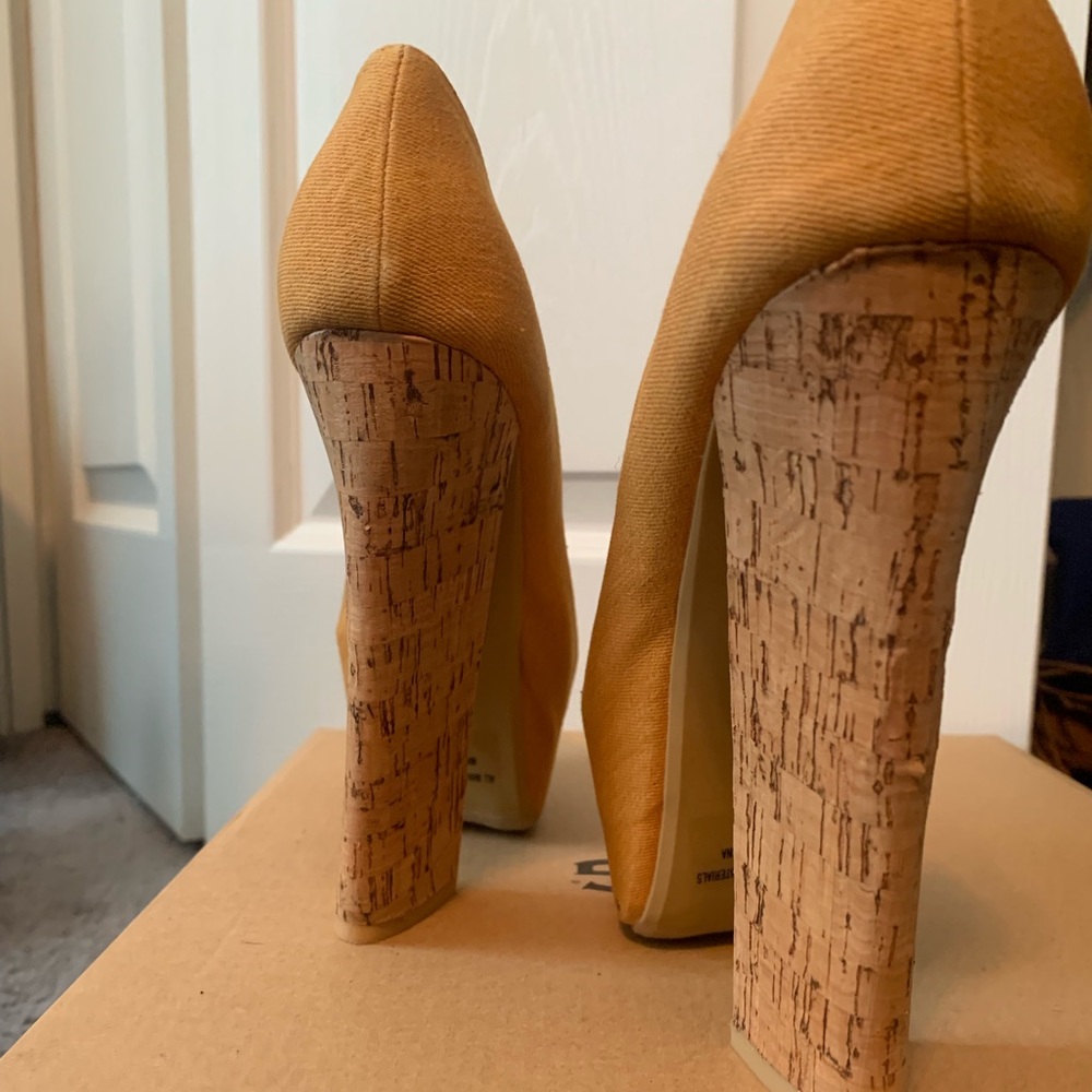 Heels - Picture 2 of 4